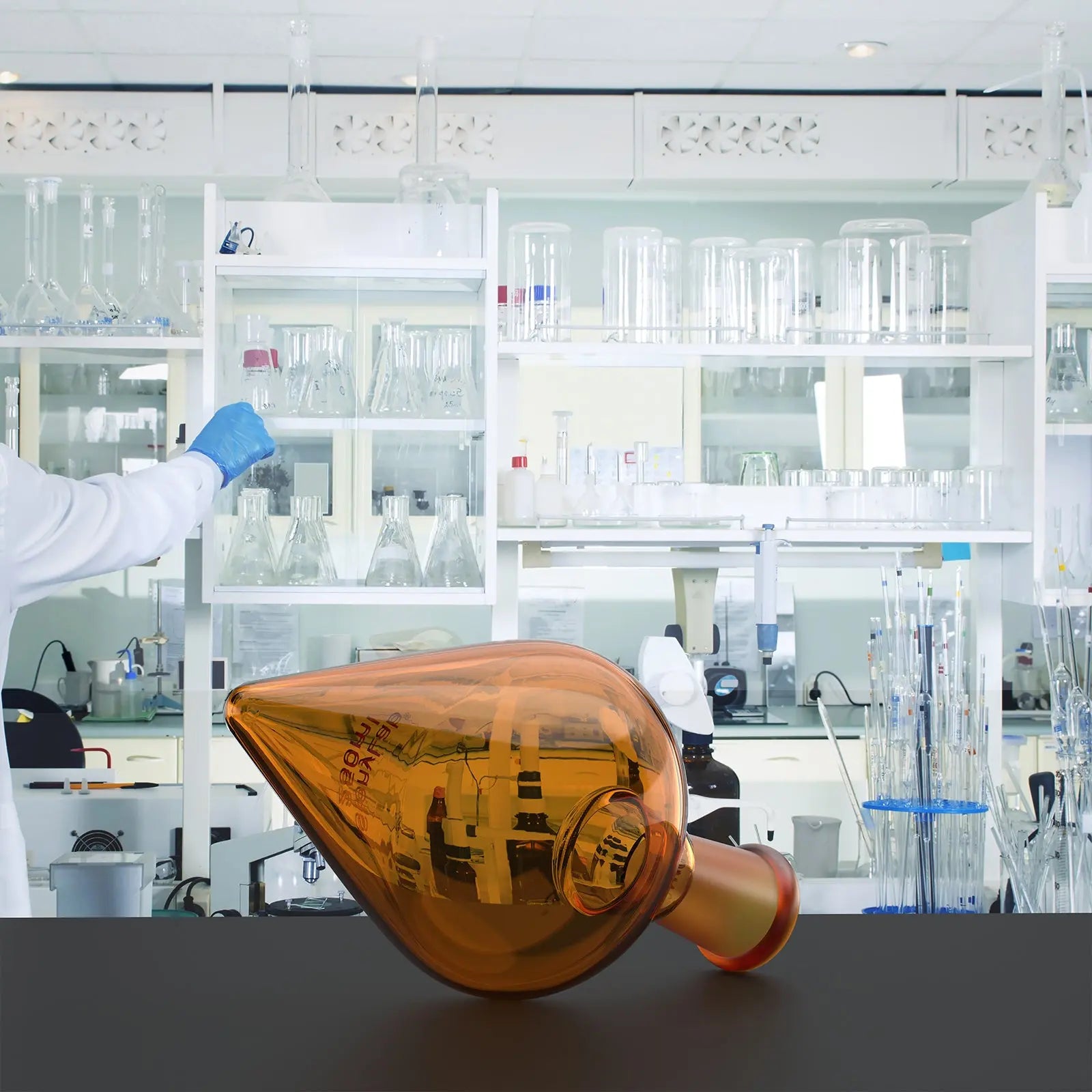 Alternative angle showing underlying build quality of StonyLab Amber Single Neck Flask