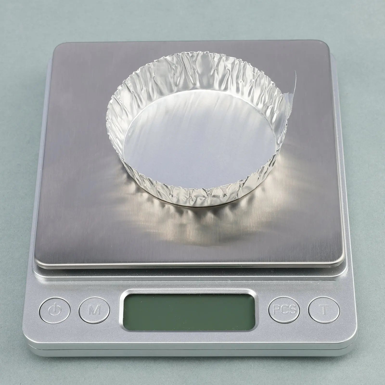 Alternative angle showing underlying build quality of StonyLab Aluminum Weighing Dishes with Handles