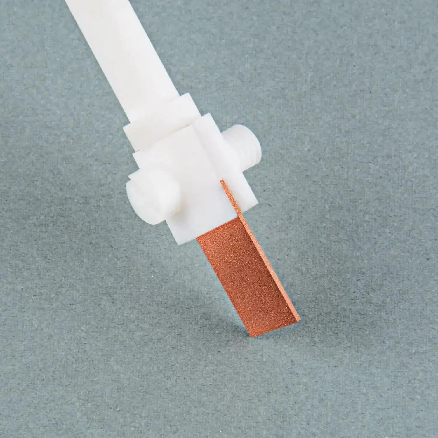 Alternative angle showing underlying build quality of StonyLab Copper Sheet Electrode Holder