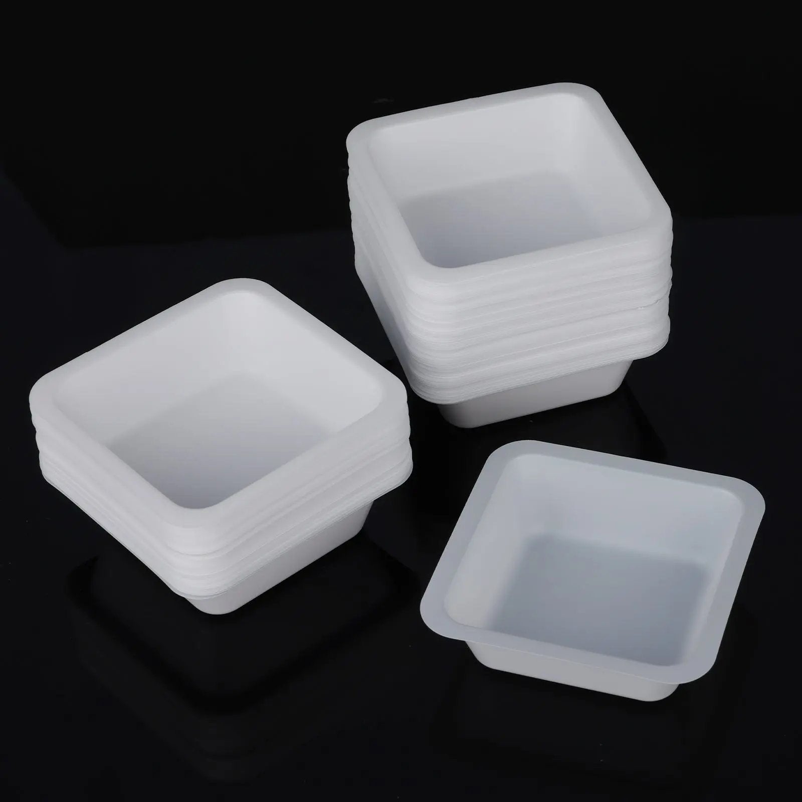 Alternative angle showing underlying build quality of StonyLab Disposable Polystyrene Weighing Dishes