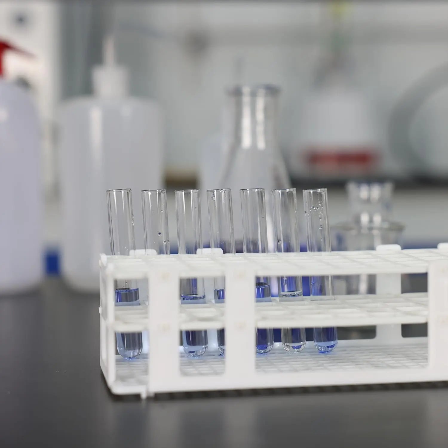 Side view and dimensional layout of the durable StonyLab White Plastic Test Tube Rack